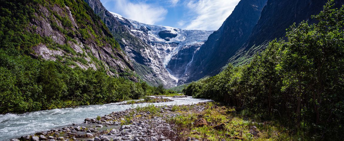 O Glaciar de Kjenndalsbreen, a jóia da Noruega