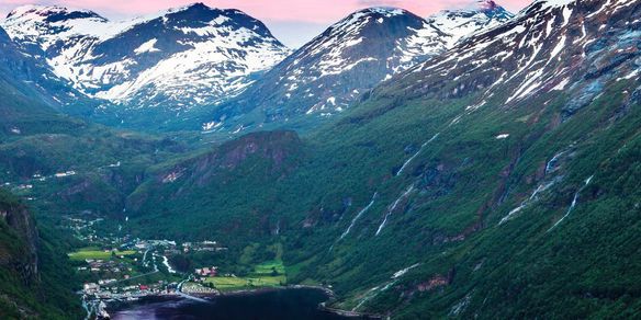 Panoramas Noruegueses Hellesylt a Geiranger